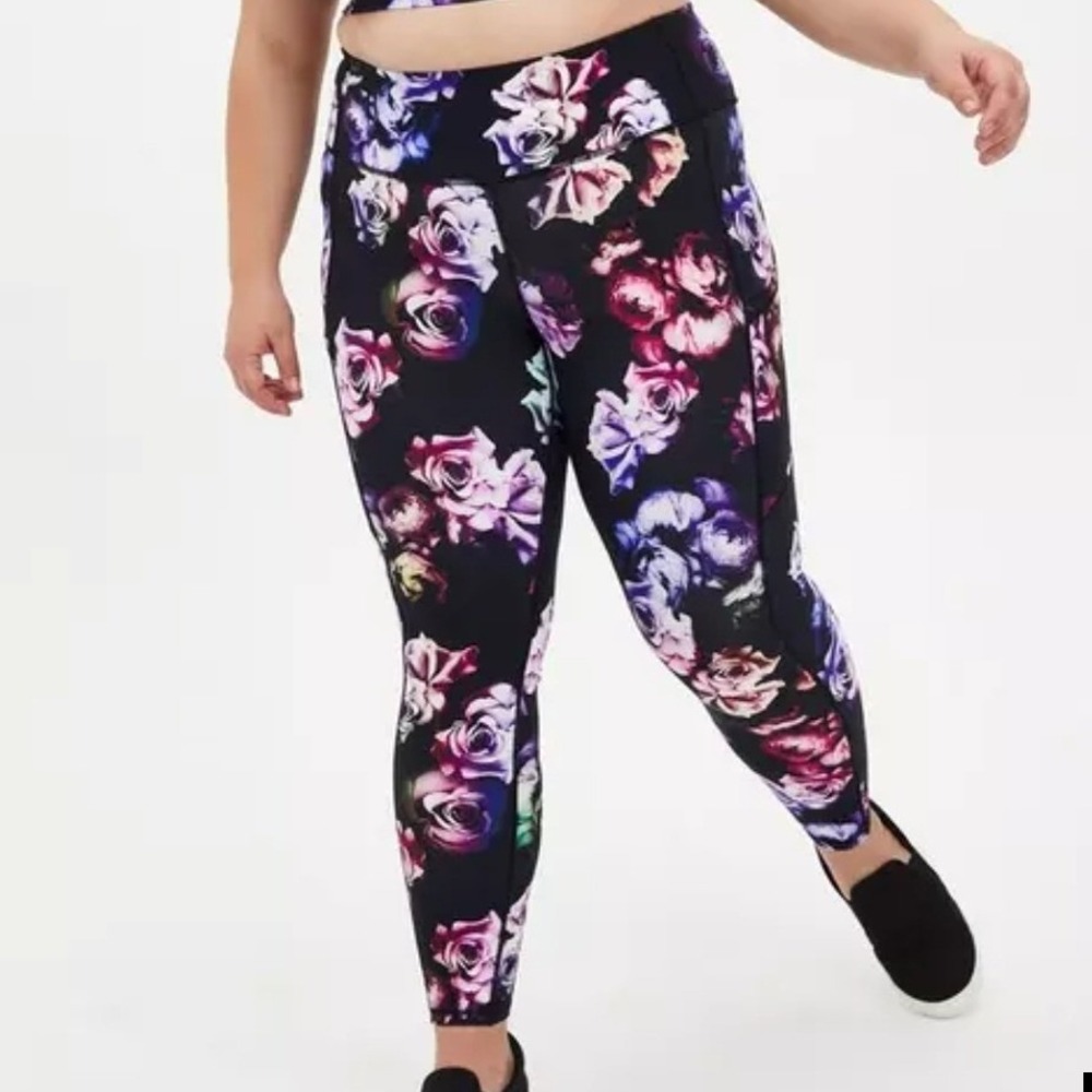 Torrid Active Floral Pockets High Waist Crop Leggings Purple Black Size 4 4X